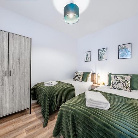 Potters Bar - Free Parking - Private Bathroom - Netflix - 4 Mins Walk To Station - 20 Mins Direct Trains To London Buitenkant foto