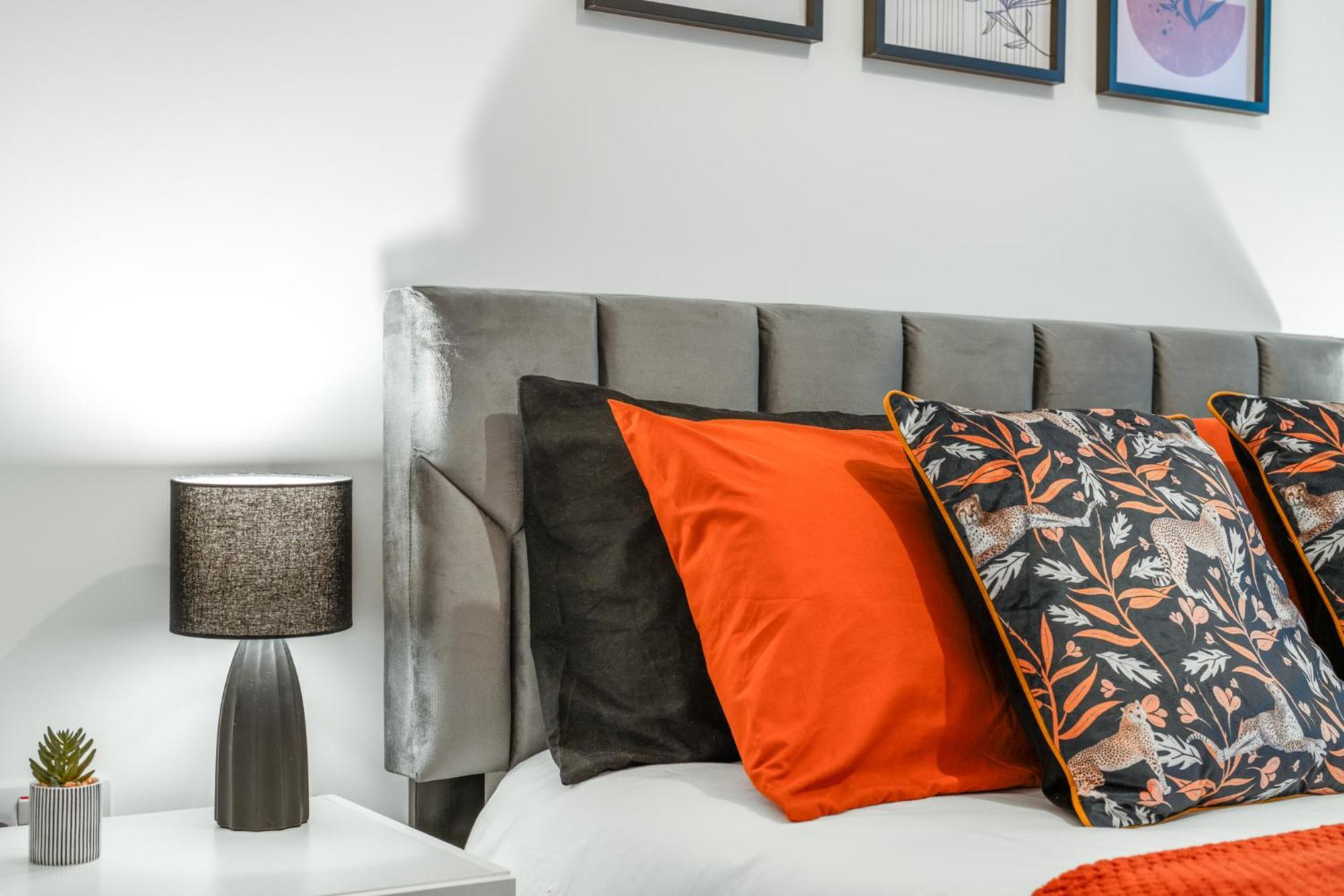 Potters Bar - Free Parking - Private Bathroom - Netflix - 4 Mins Walk To Station - 20 Mins Direct Trains To London Buitenkant foto