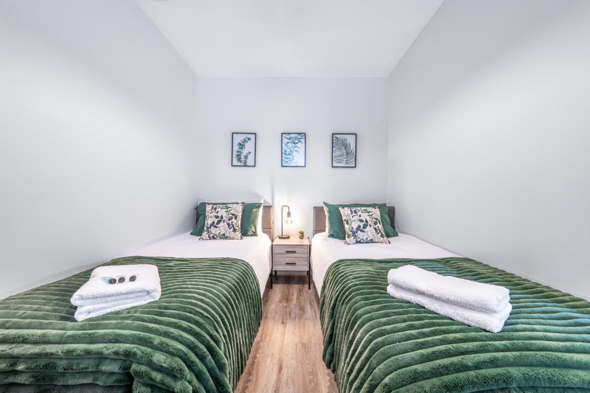 Potters Bar - Free Parking - Private Bathroom - Netflix - 4 Mins Walk To Station - 20 Mins Direct Trains To London Buitenkant foto