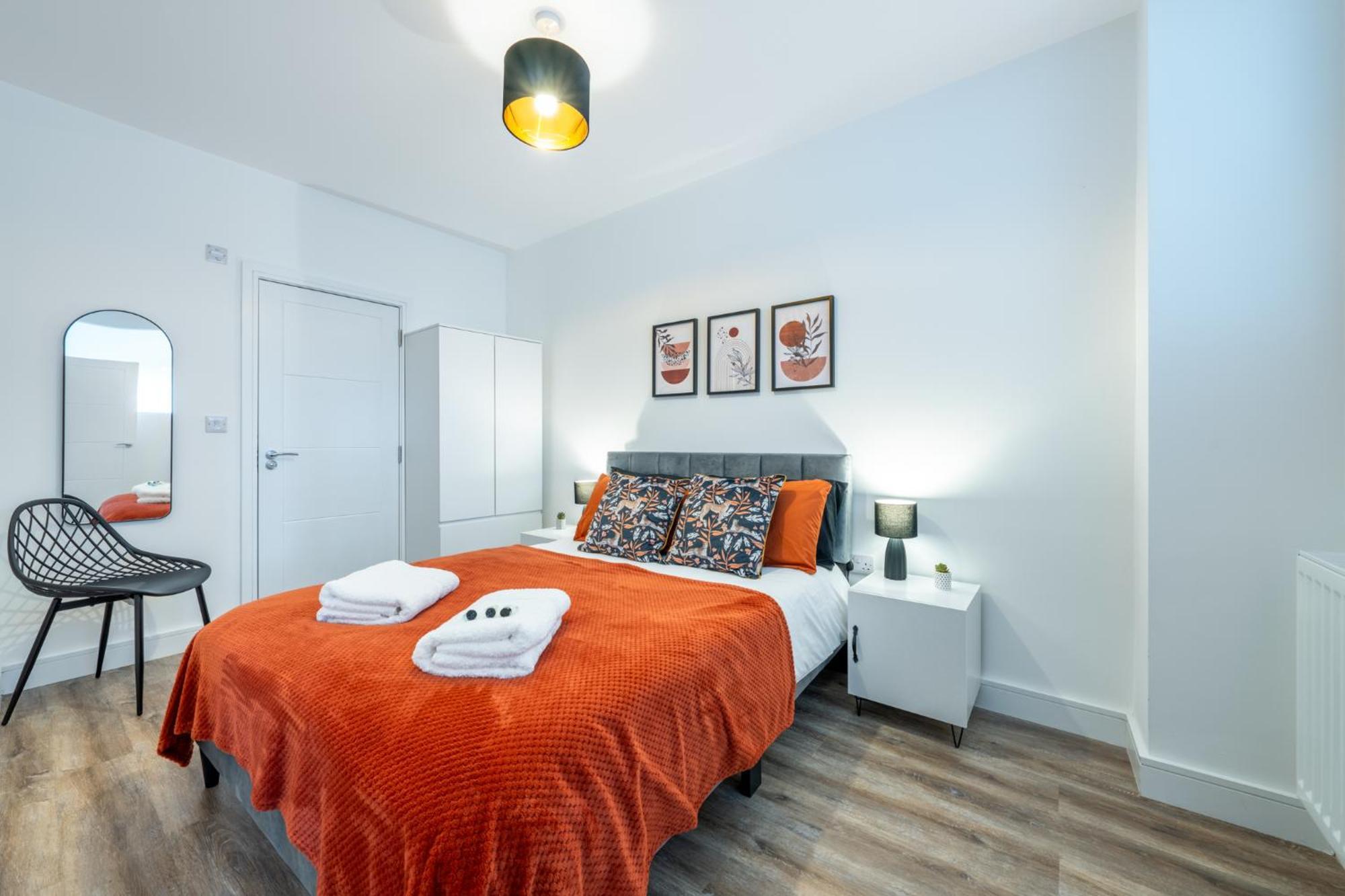 Potters Bar - Free Parking - Private Bathroom - Netflix - 4 Mins Walk To Station - 20 Mins Direct Trains To London Buitenkant foto
